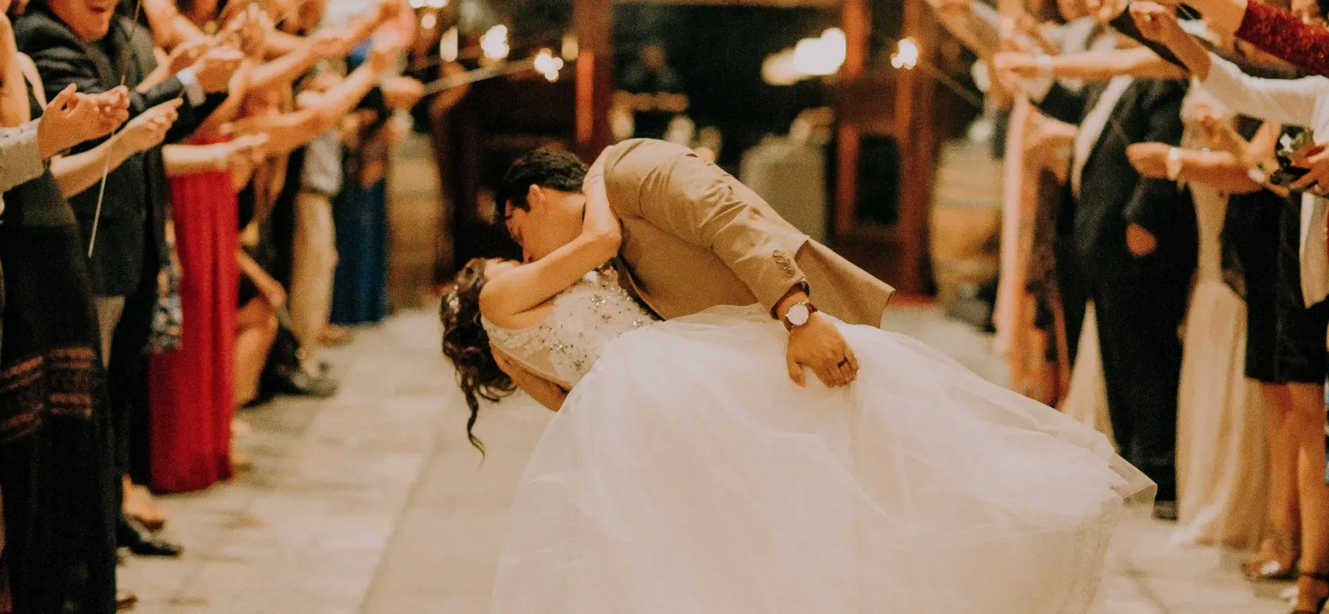 Photographie de marier lors de leur mariage